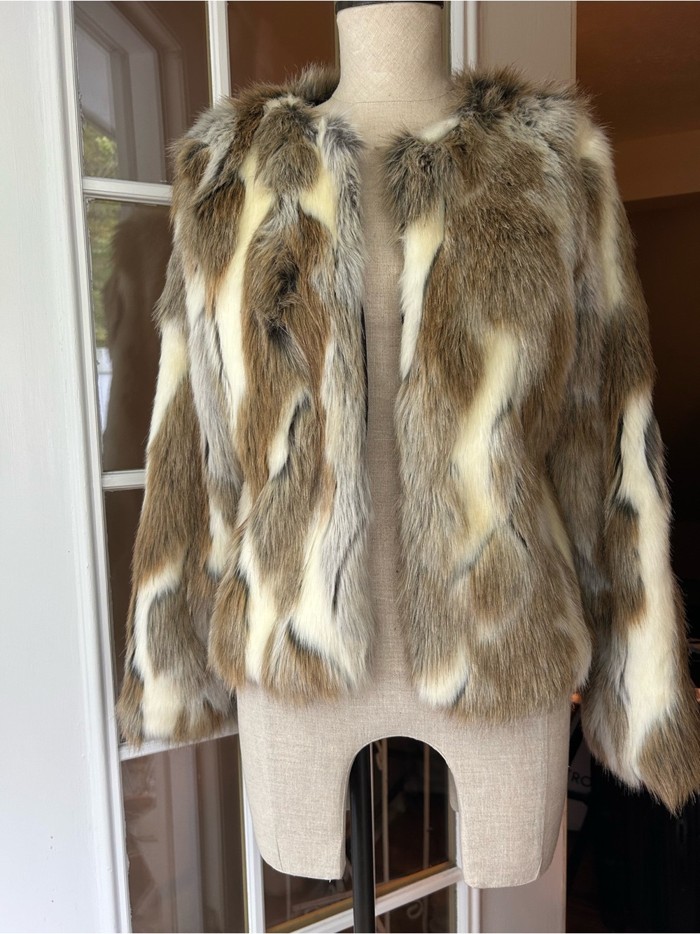 Lanshifei Faux Fur Woman’s Jacket in Brown & Cream